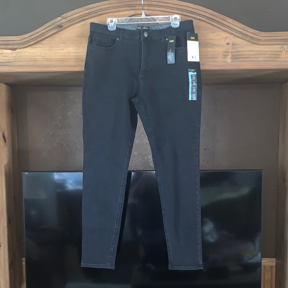 Women’s ultra lux/slim fit midrise Jeans in Black